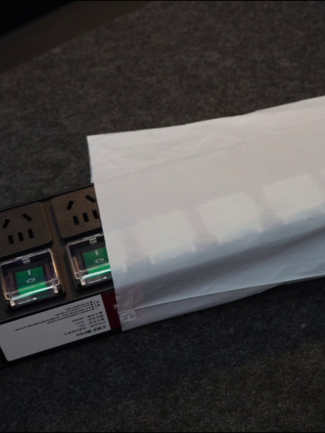 電競桌面插座還能這么卷？德木品牌如何憑實力在辦公設備賽道“贏麻了”